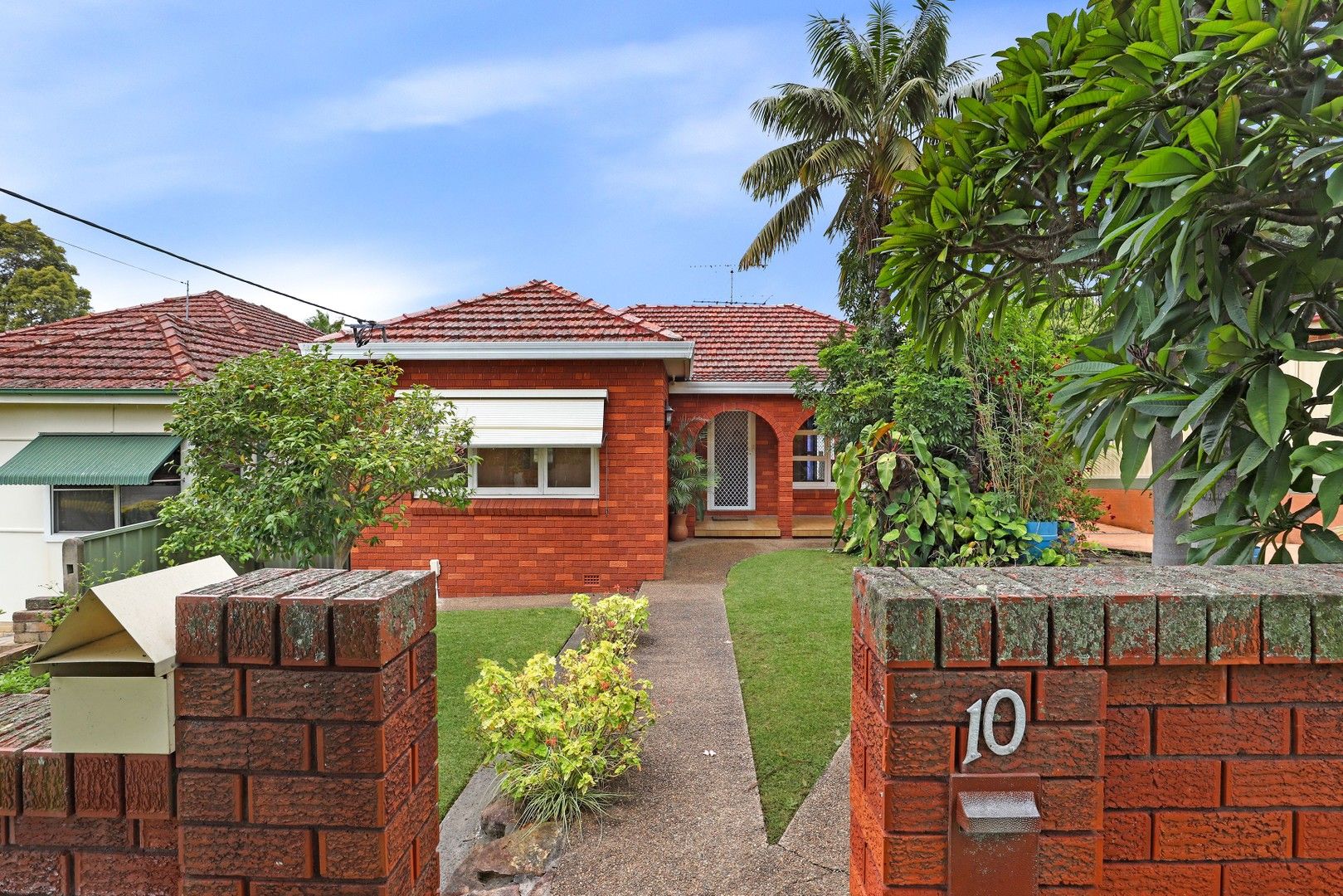 2 bedrooms House in 10 Seventh Avenue JANNALI NSW, 2226