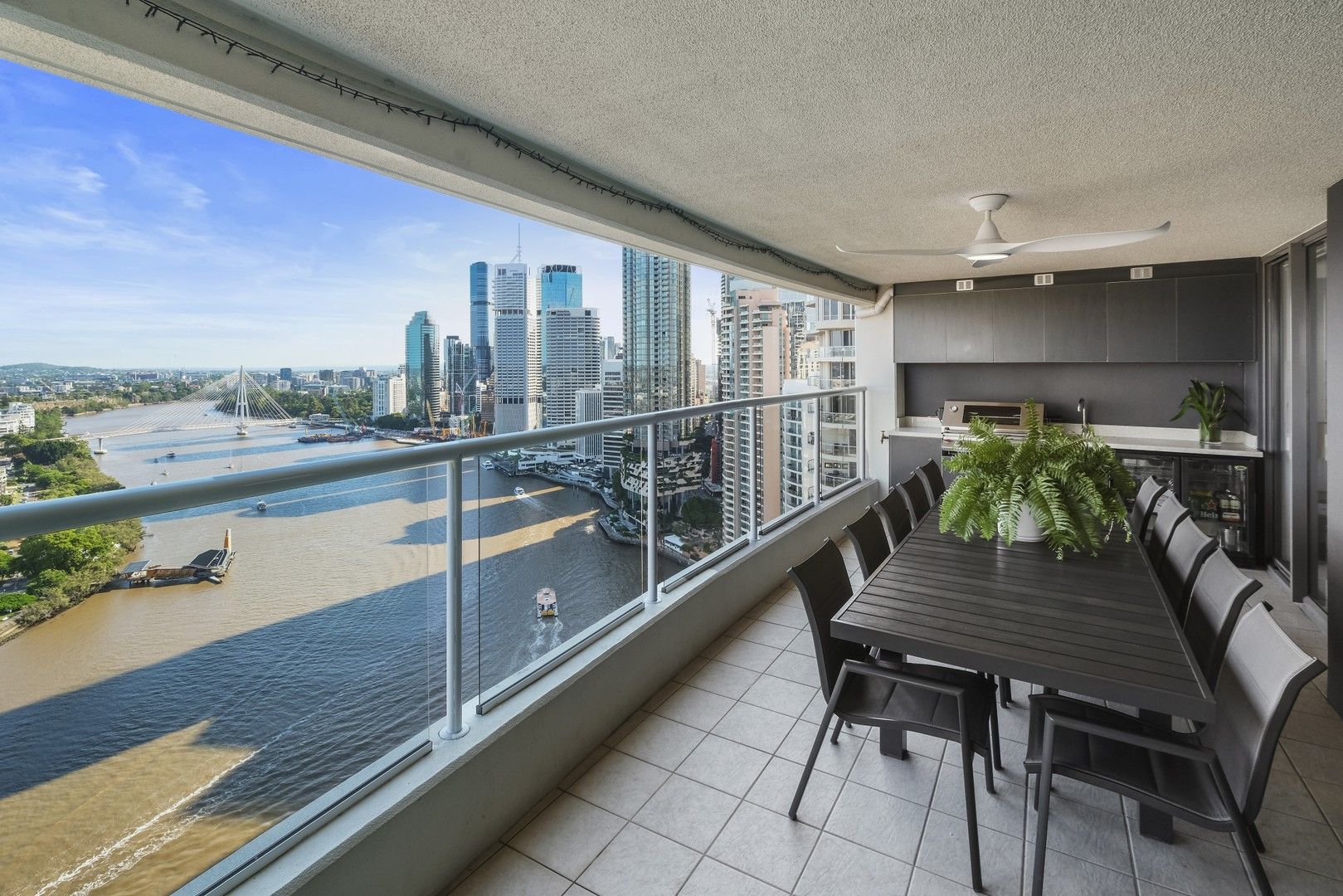 2 bedrooms Apartment / Unit / Flat in 264/82 Boundary Street BRISBANE CITY QLD, 4000