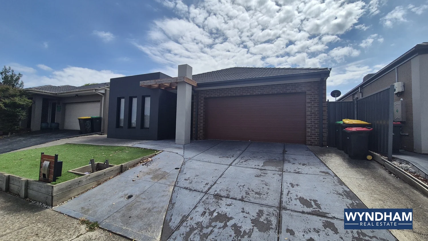 28 Creekside Boulevard, Manor Lakes VIC 3024