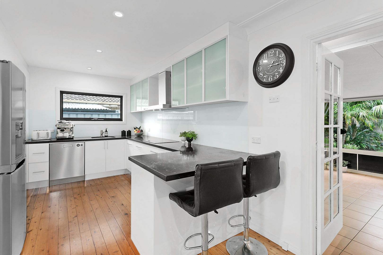 35 Gordon Avenue, Summerland Point NSW 2259, Image 2