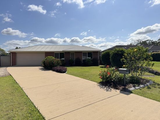 4 bedrooms House in 8 Garry Place CRESTMEAD QLD, 4132