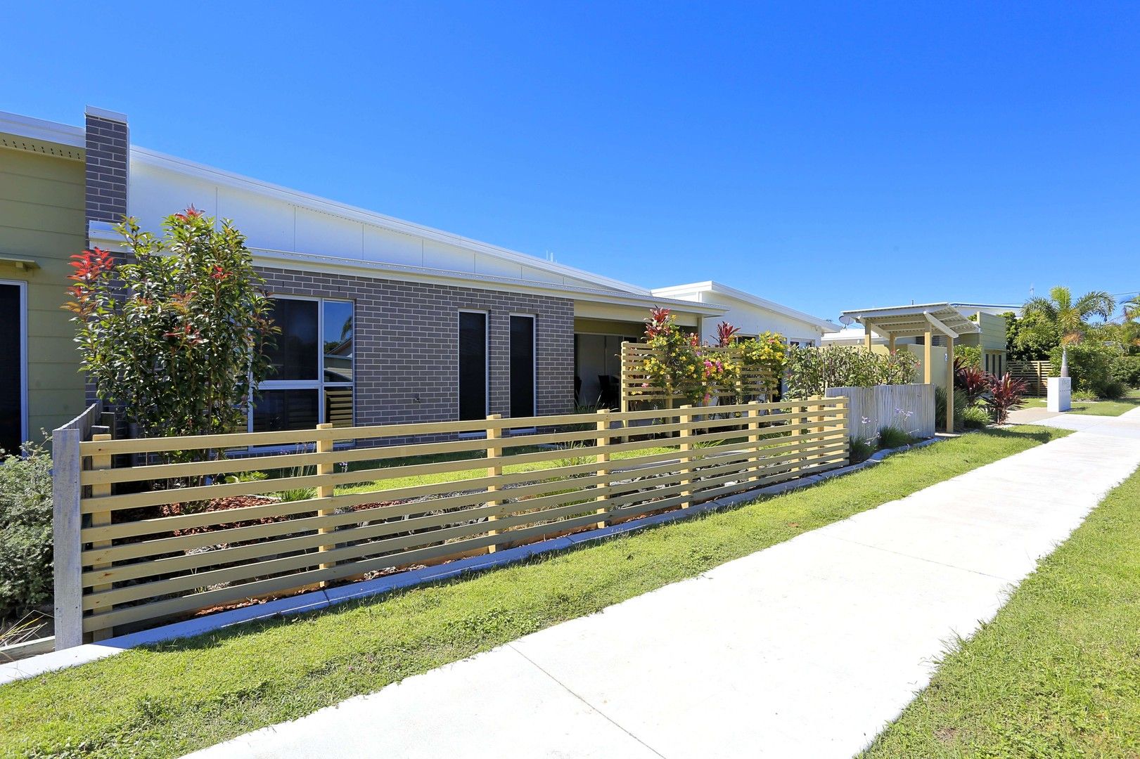 2/27 Holland Street, Bargara QLD 4670, Image 0