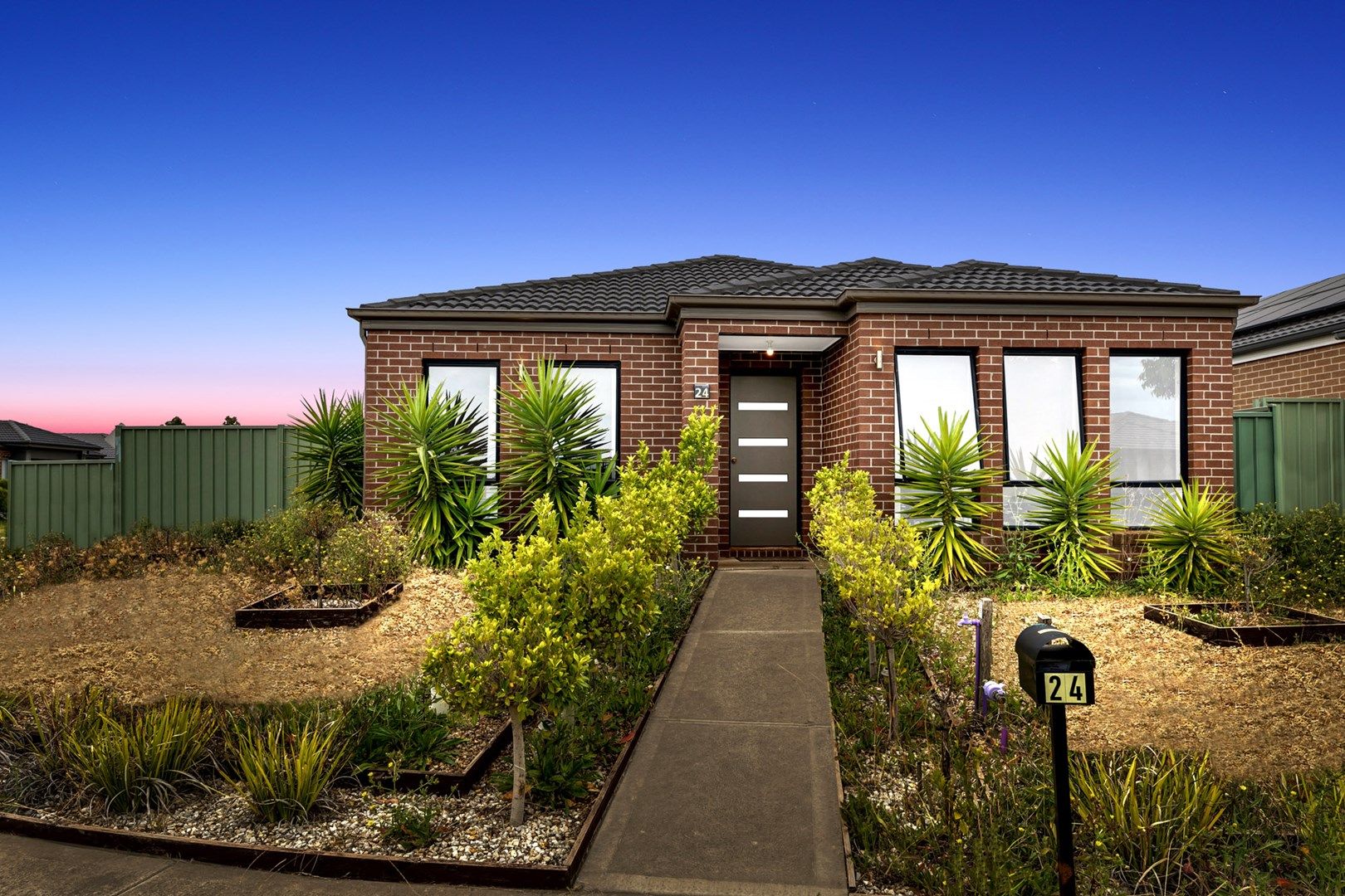 3 bedrooms House in 24 Barnsbury Road WYNDHAM VALE VIC, 3024