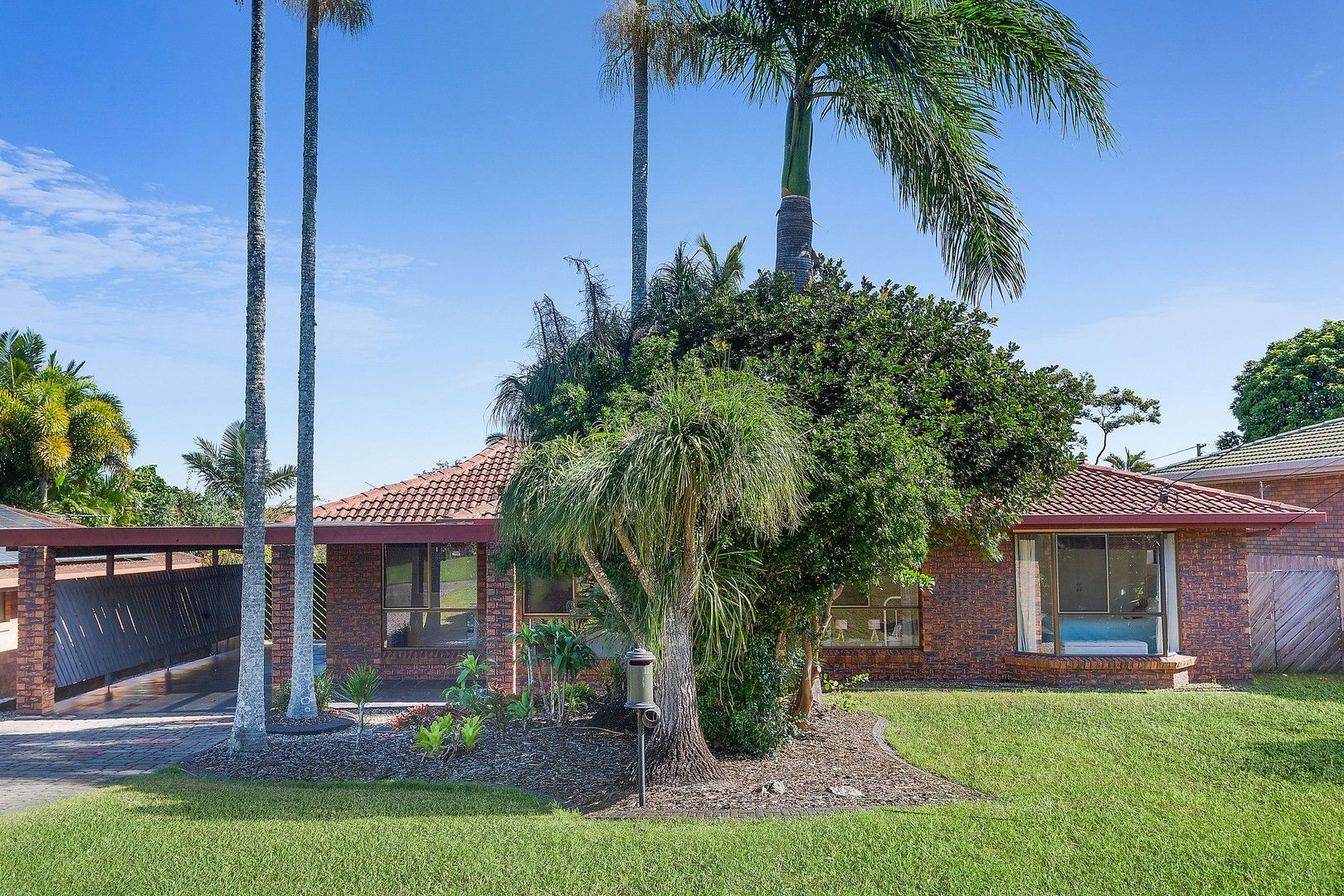 3 bedrooms House in 8 Acacia Place CAMIRA QLD, 4300