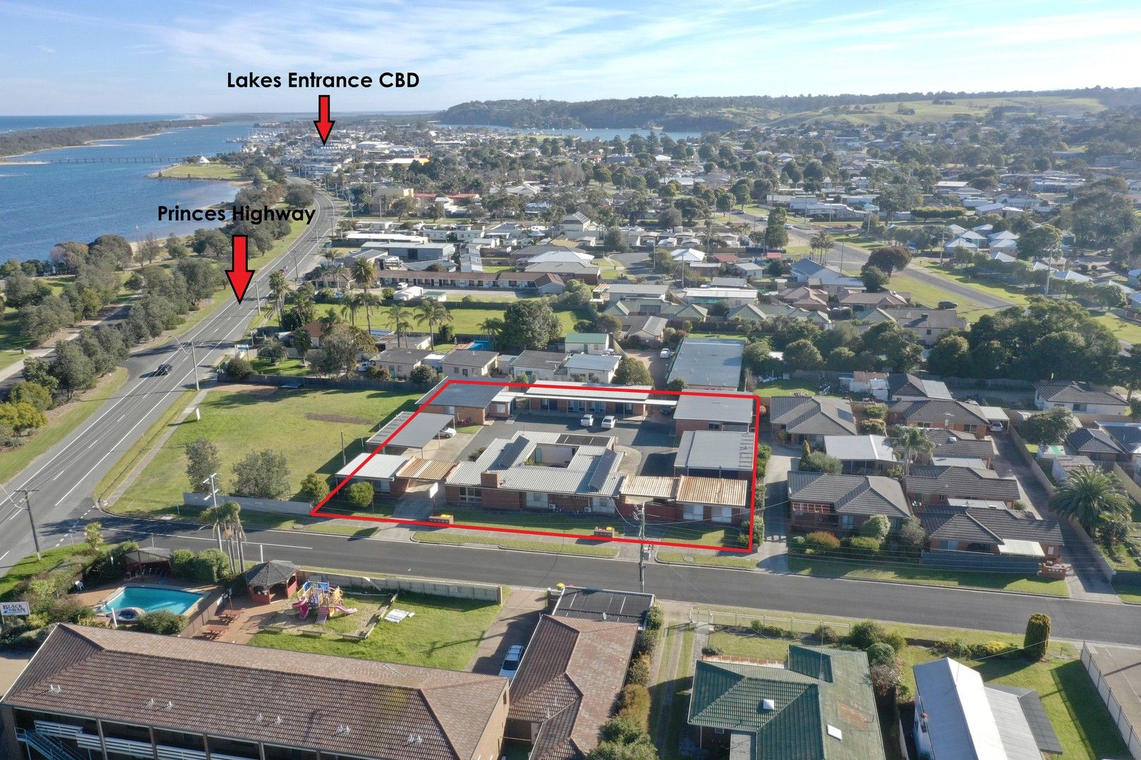 15 bedrooms Block of Units in 5 Clarkes Road LAKES ENTRANCE VIC, 3909