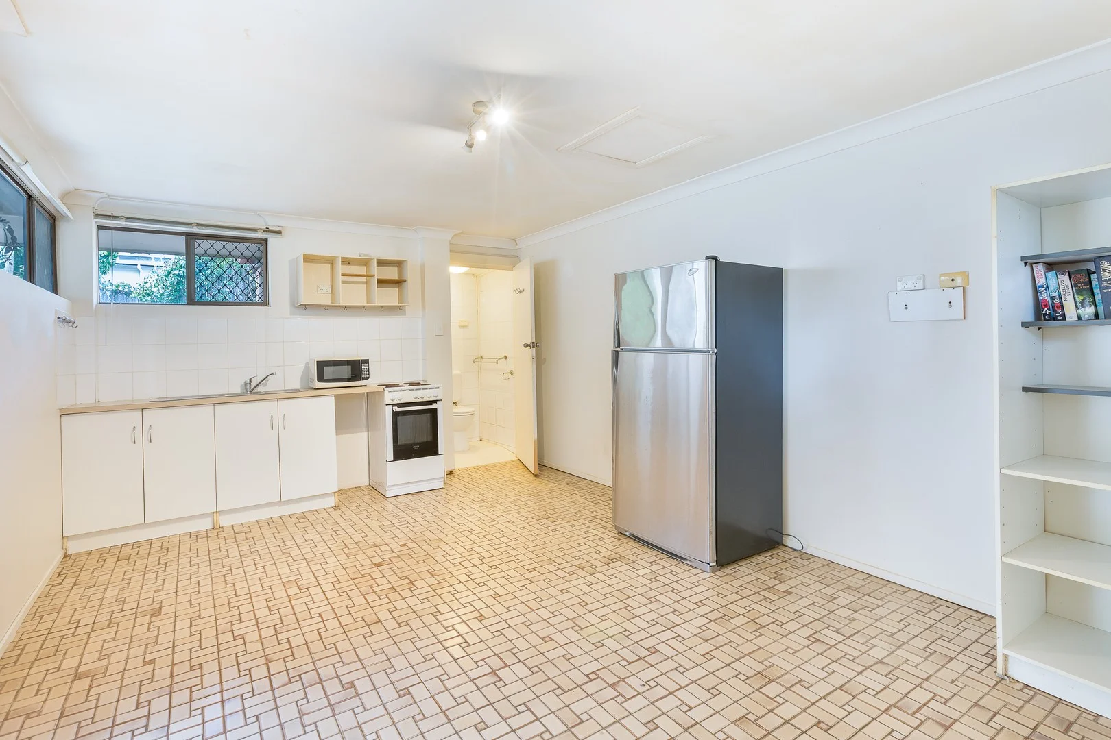 17A Alma Street, Southport QLD 4215