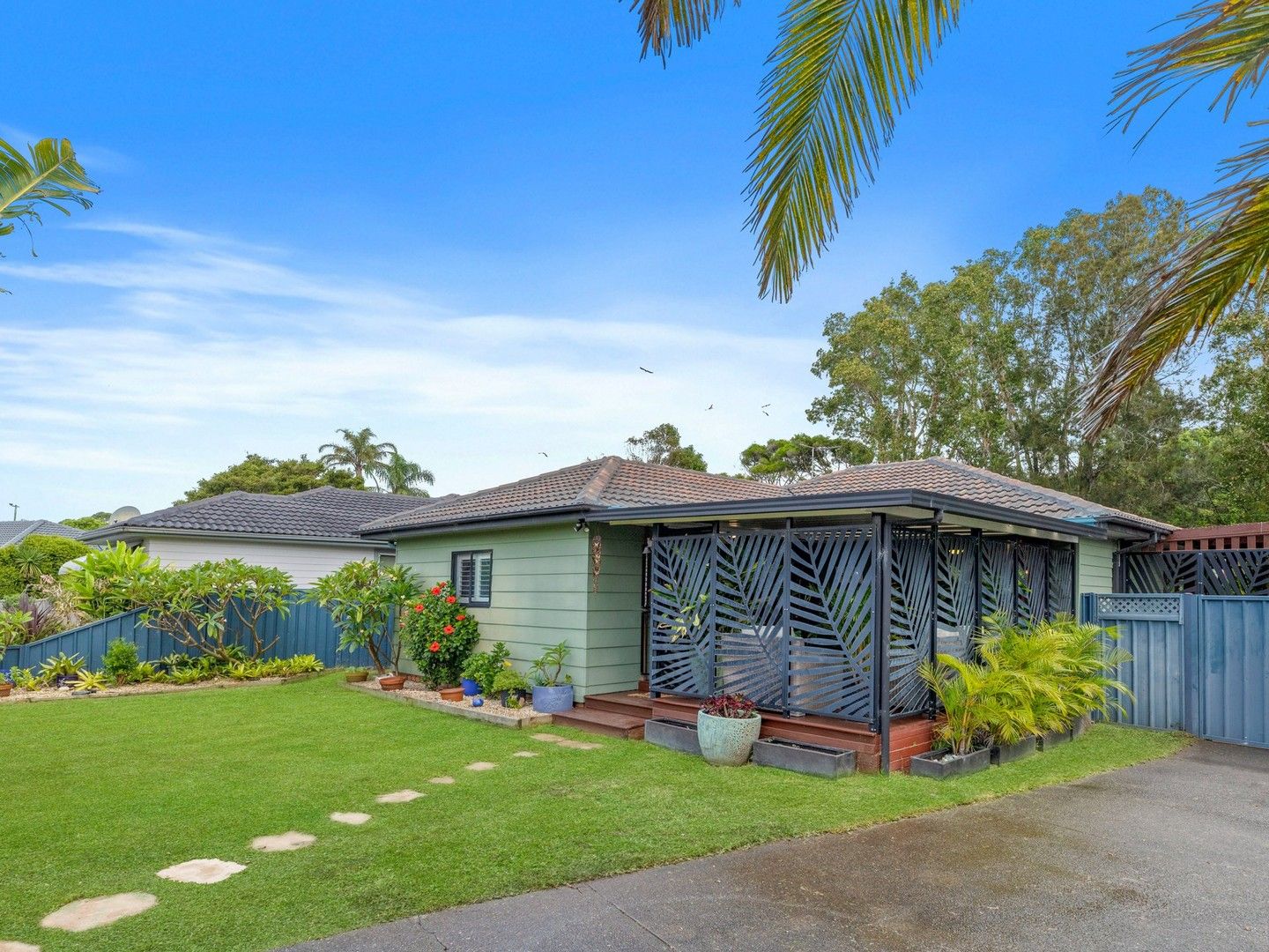 13 Farrington Close, Caves Beach NSW 2281, Image 0