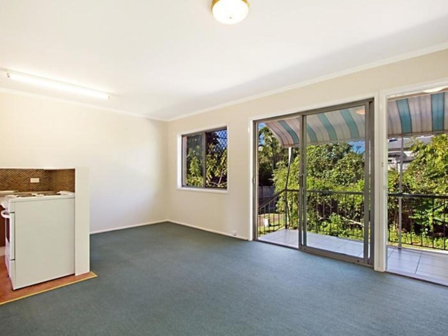 2 13a Gibson Street Annerley Qld 4103 Apartment For Rent 250 Domain
