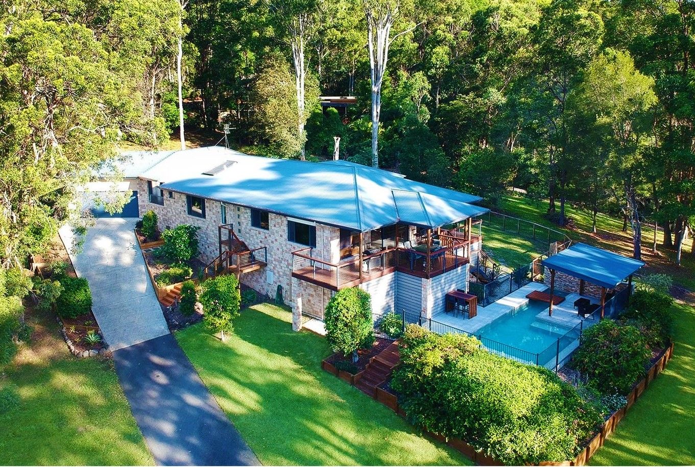 4 bedrooms House in 24 Mary Bale Drive TALLEBUDGERA QLD, 4228