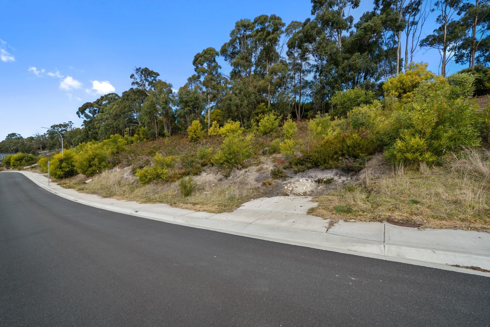 27 Bluebush Crescent, Blackmans Bay TAS 7052, Image 2