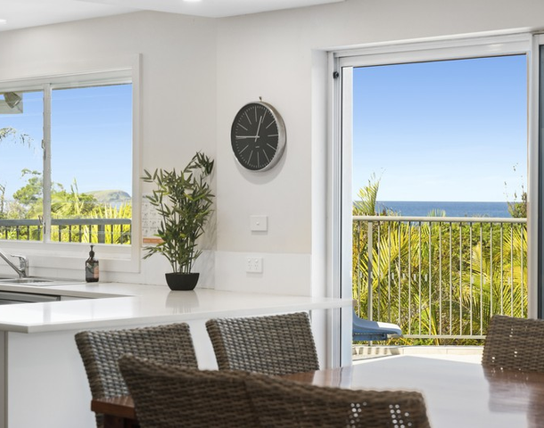 17 Sapphire Crescent, Sapphire Beach NSW 2450