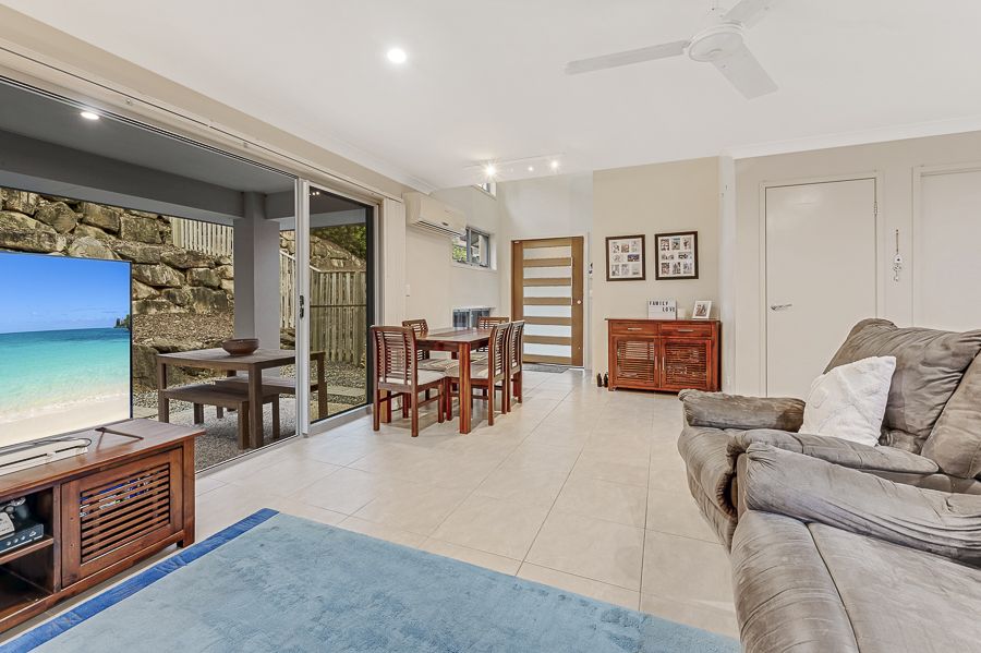 2/1 Tooma Place, Pacific Pines QLD 4211, Image 2