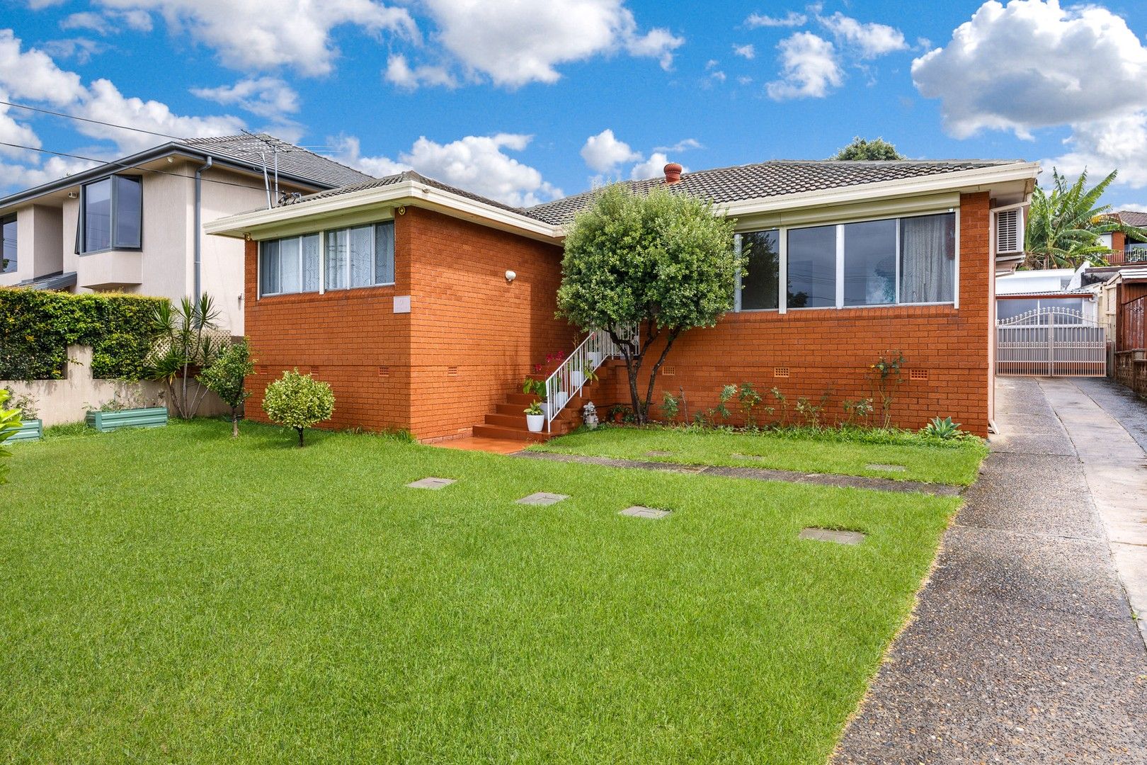 5 bedrooms House in 64 Herring Road MARSFIELD NSW, 2122