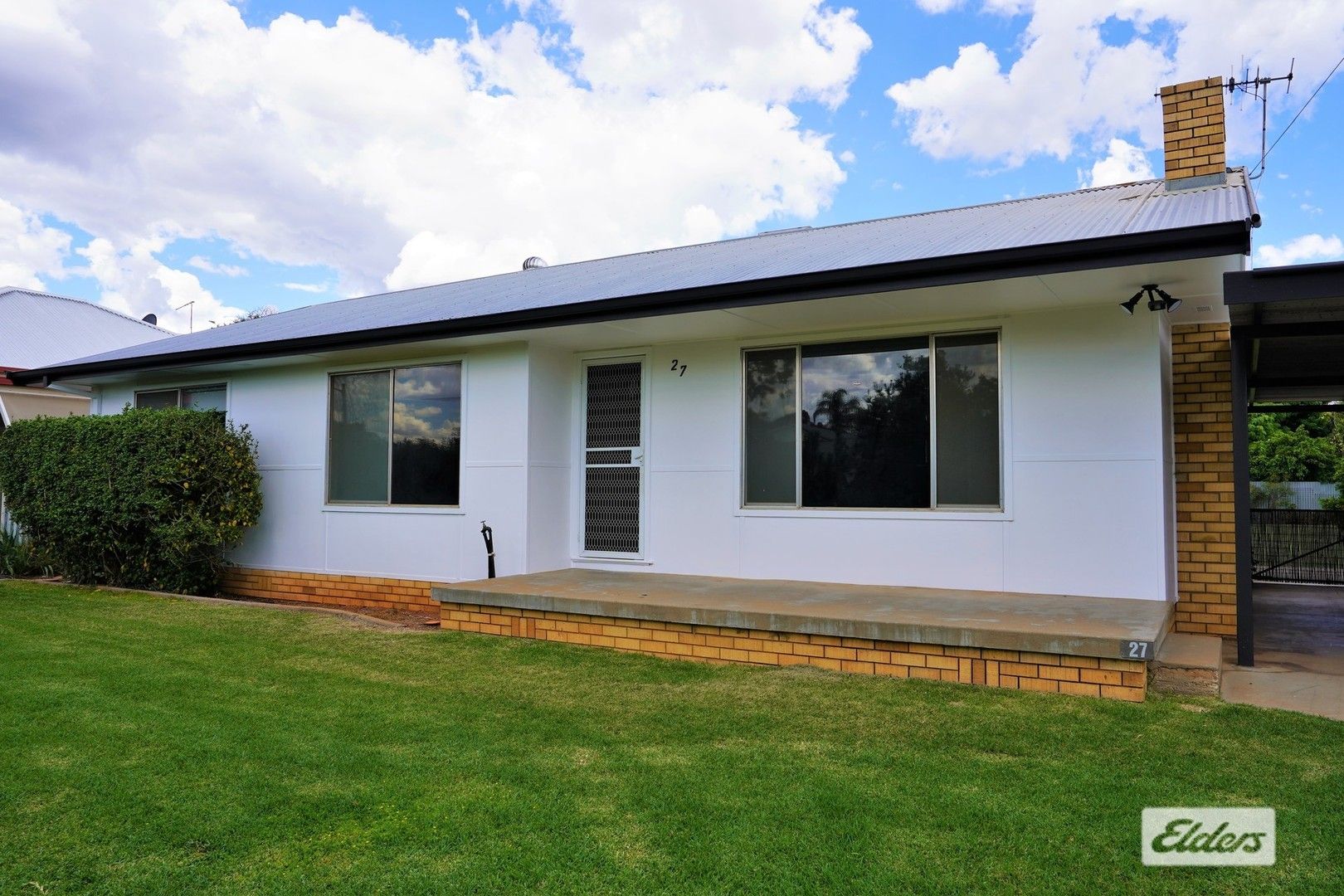 3 bedrooms House in 27 Lawson Crescent GRIFFITH NSW, 2680