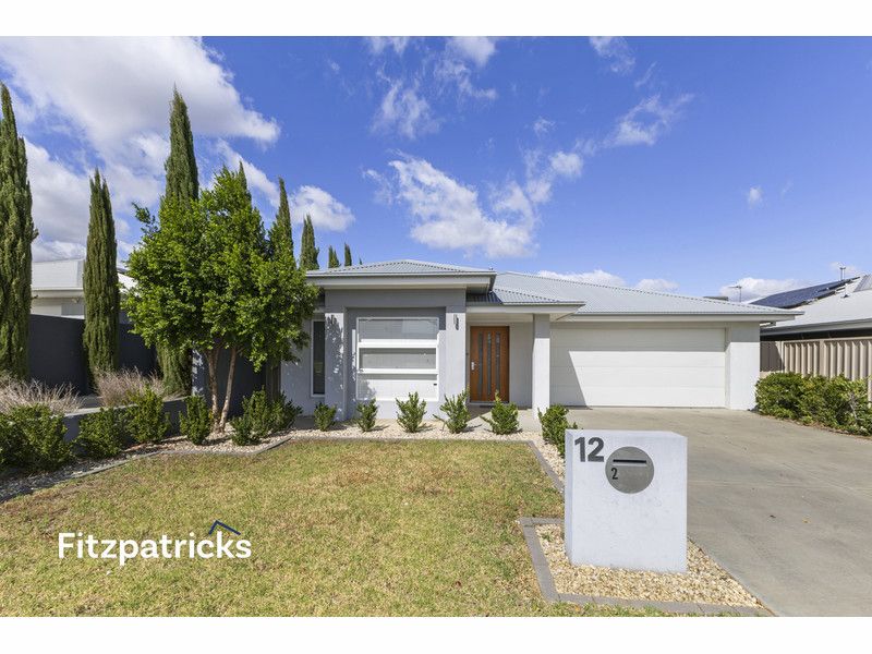 4 bedrooms House in 2/12 Beetson Street BOOROOMA NSW, 2650