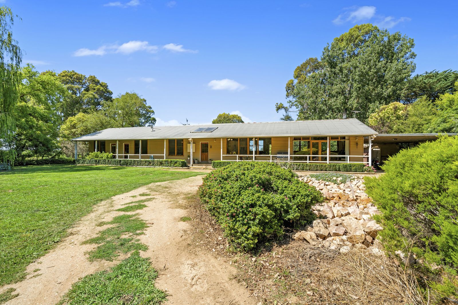 1335 Sale Cowwarr Rd, Nambrok VIC 3847, Image 2