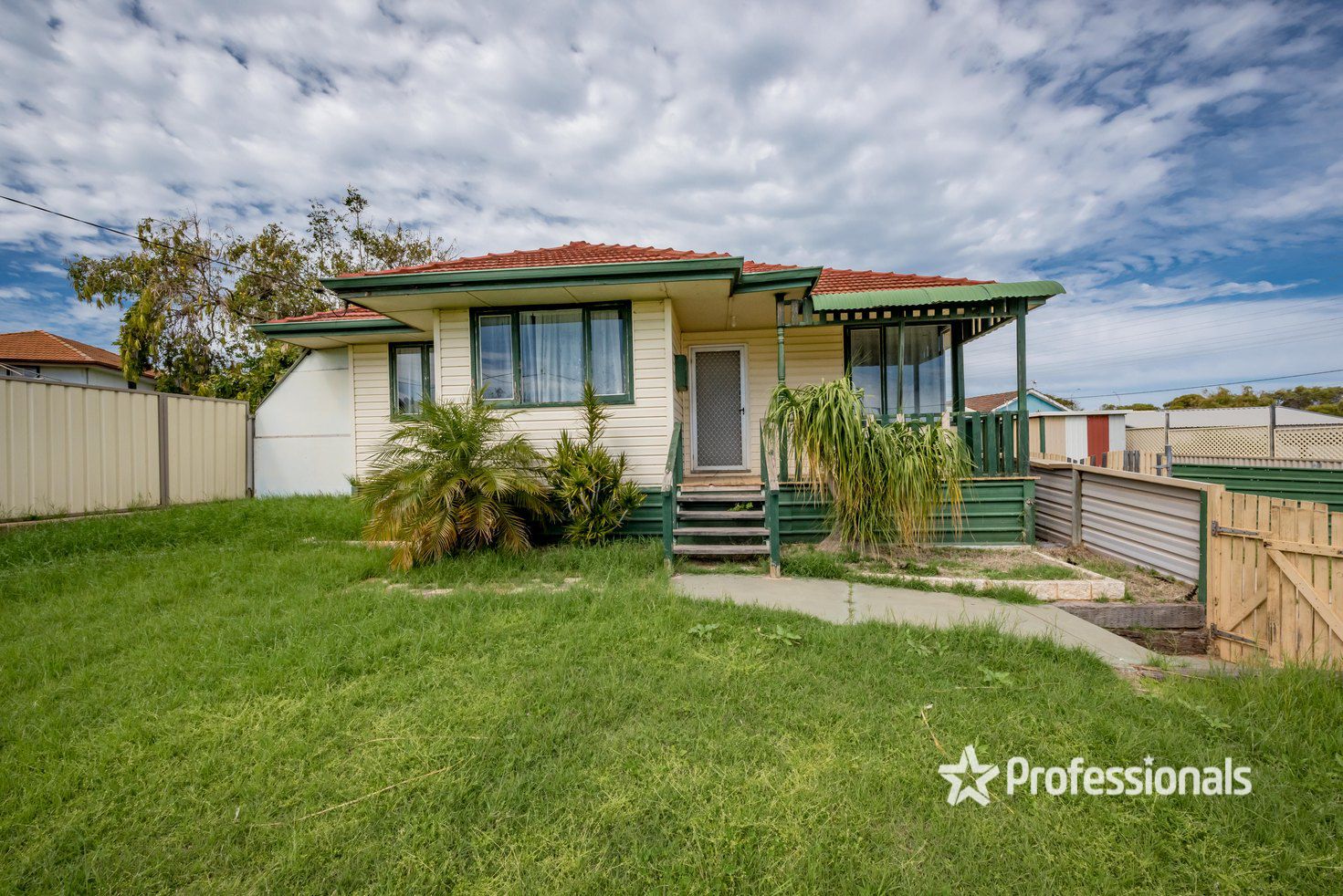 3 bedrooms House in 4 Erica Street RANGEWAY WA, 6530