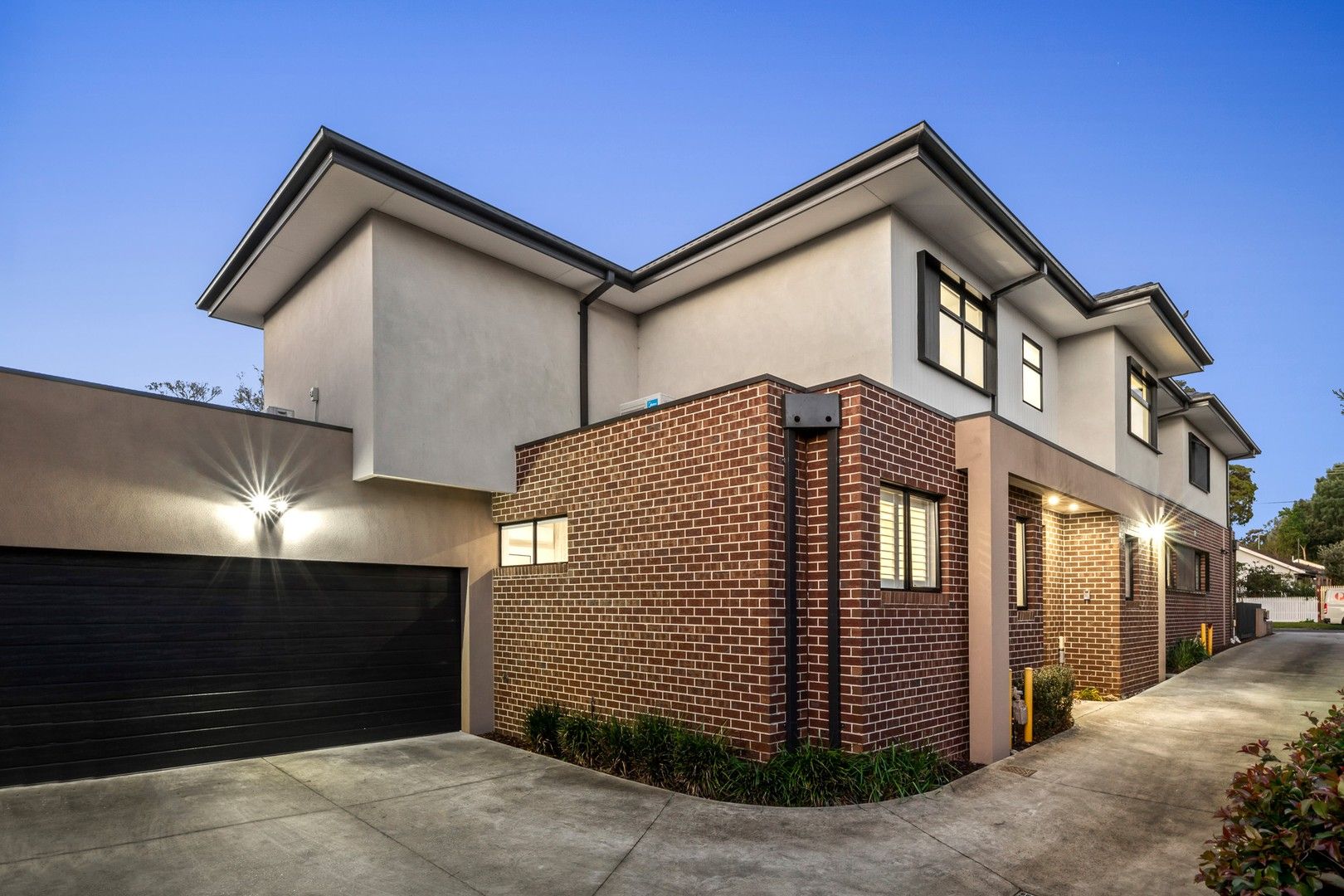 2/34 McComas Grove, Burwood VIC 3125, Image 0