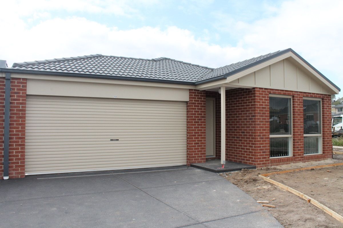 31 Shakespeare Court, Drouin VIC 3818, Image 0