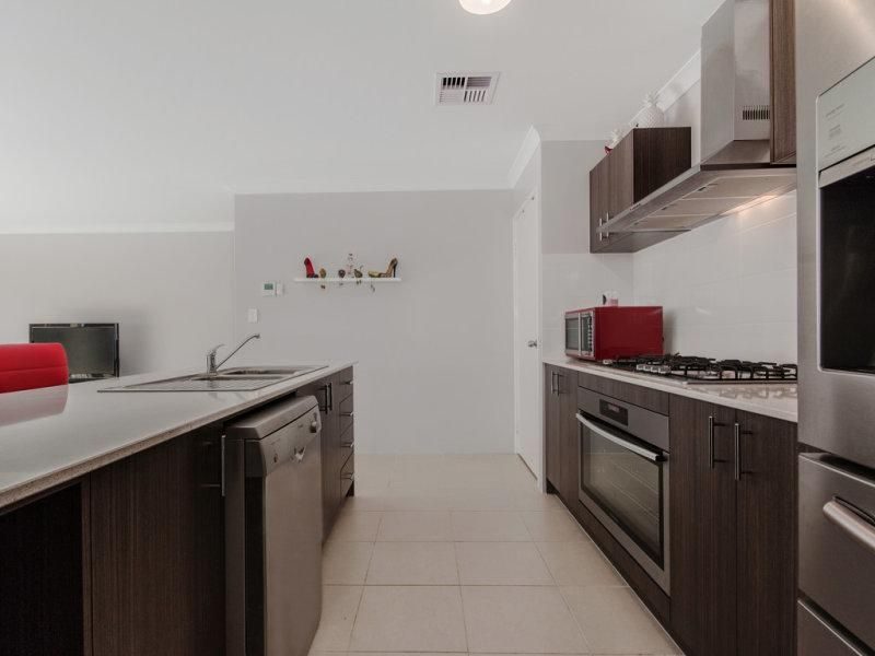 4 bedrooms House in 15 Aquamarine Parade KARNUP WA, 6176