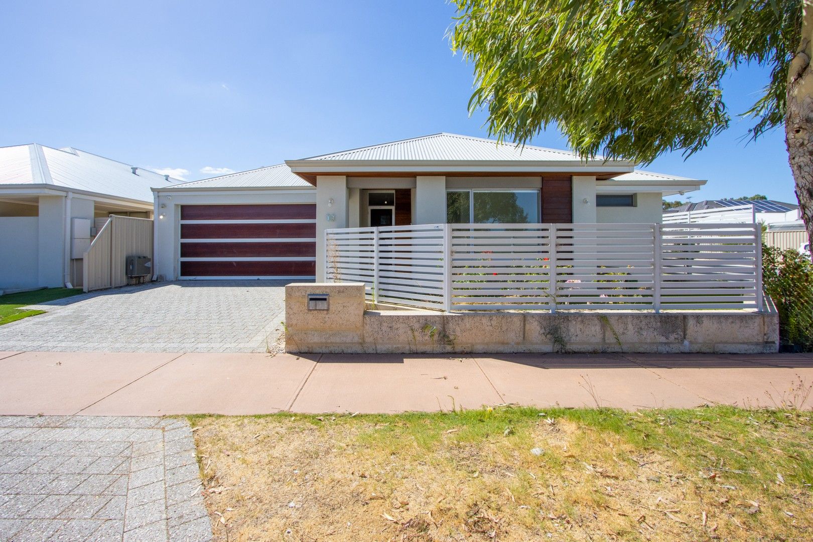 4 bedrooms House in 14 Albillo Parade CAVERSHAM WA, 6055