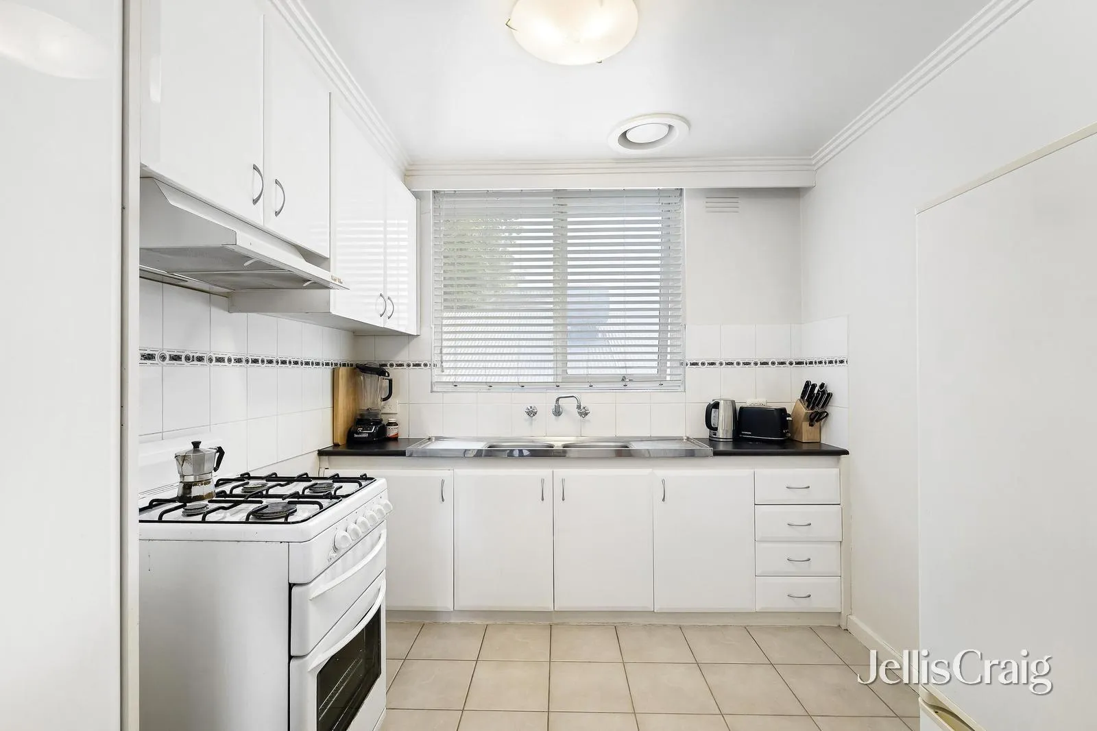 Apartment in Elwood - View 4