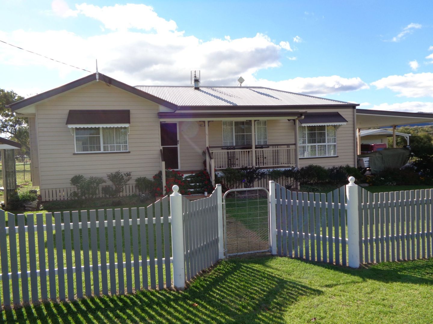 28 Callandoon Street, Wallangarra QLD 4383