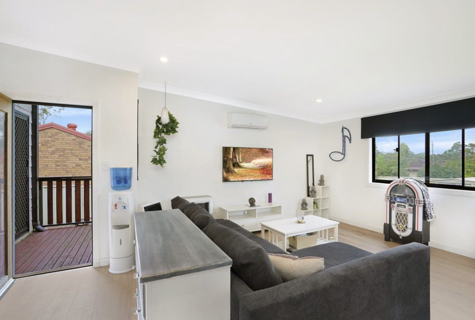 1 bedrooms House in 18 Kawana Avenue BLUE HAVEN NSW, 2262