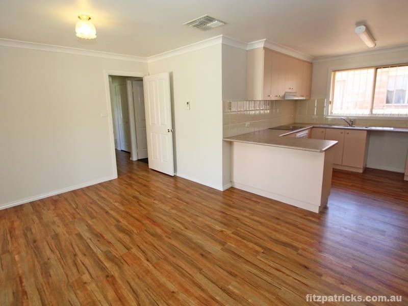 9 Wonkana Road, Glenfield Park NSW 2650, Image 2