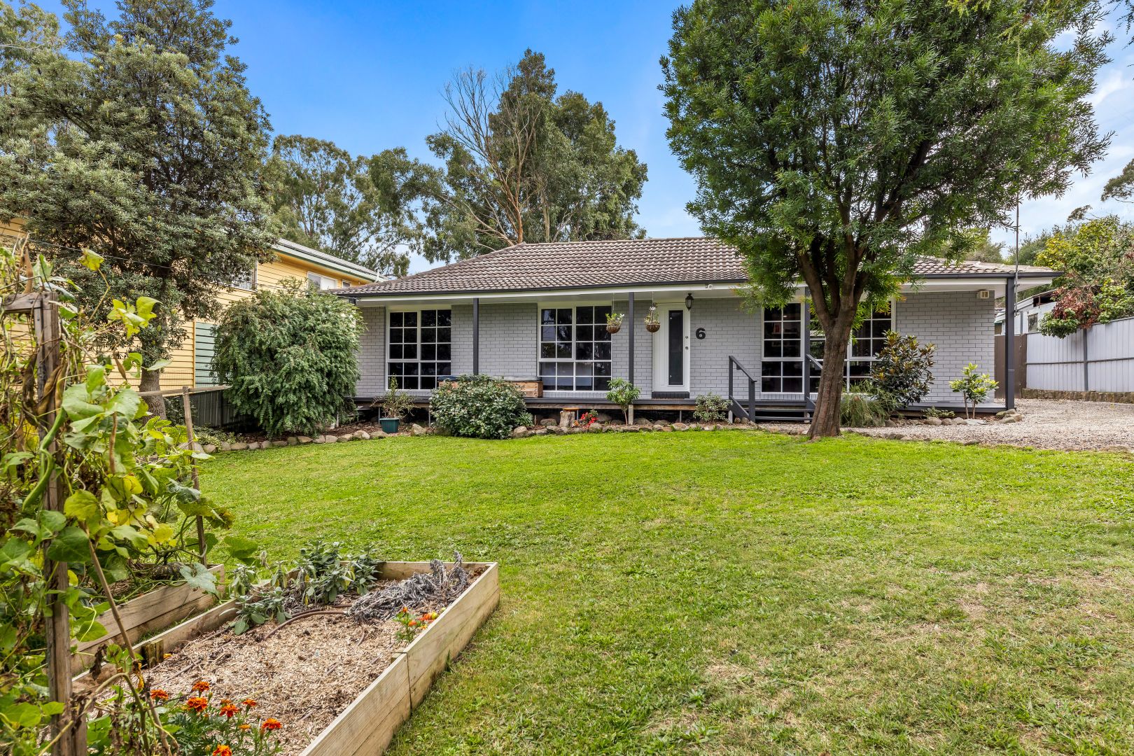 6 Andrew Avenue, Waterford Park VIC 3658