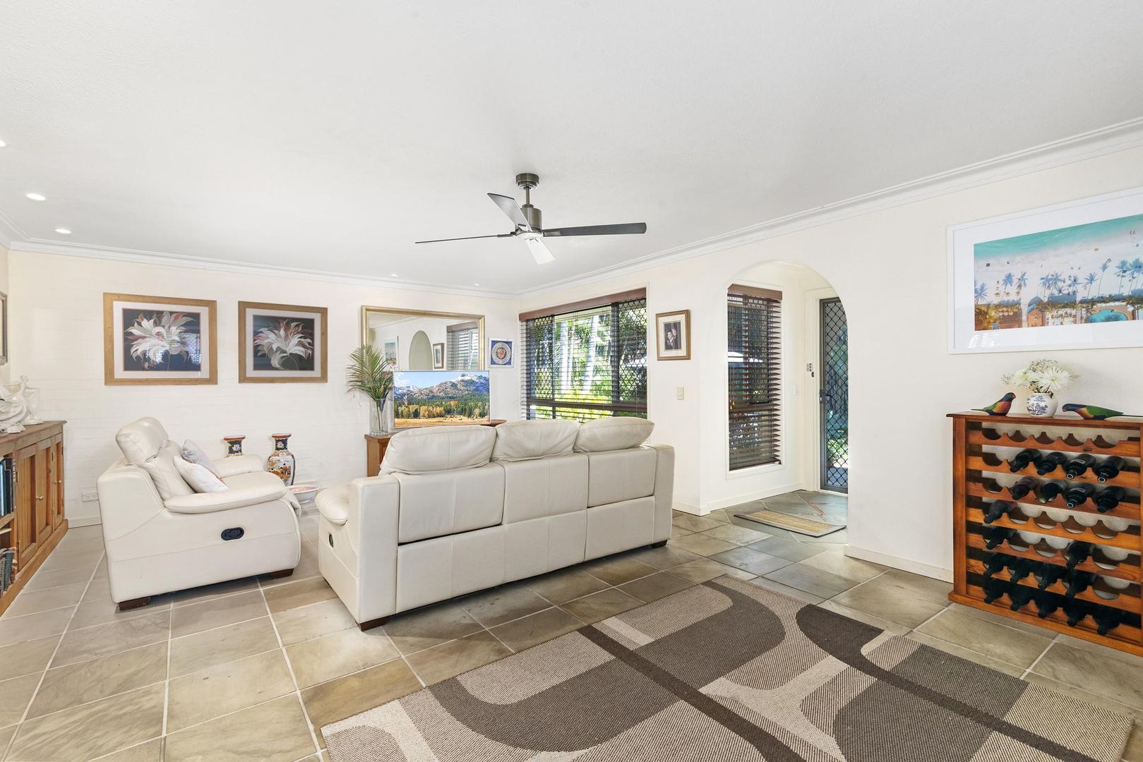 6 Satinwood Place, Palm Beach QLD 4221, Image 2