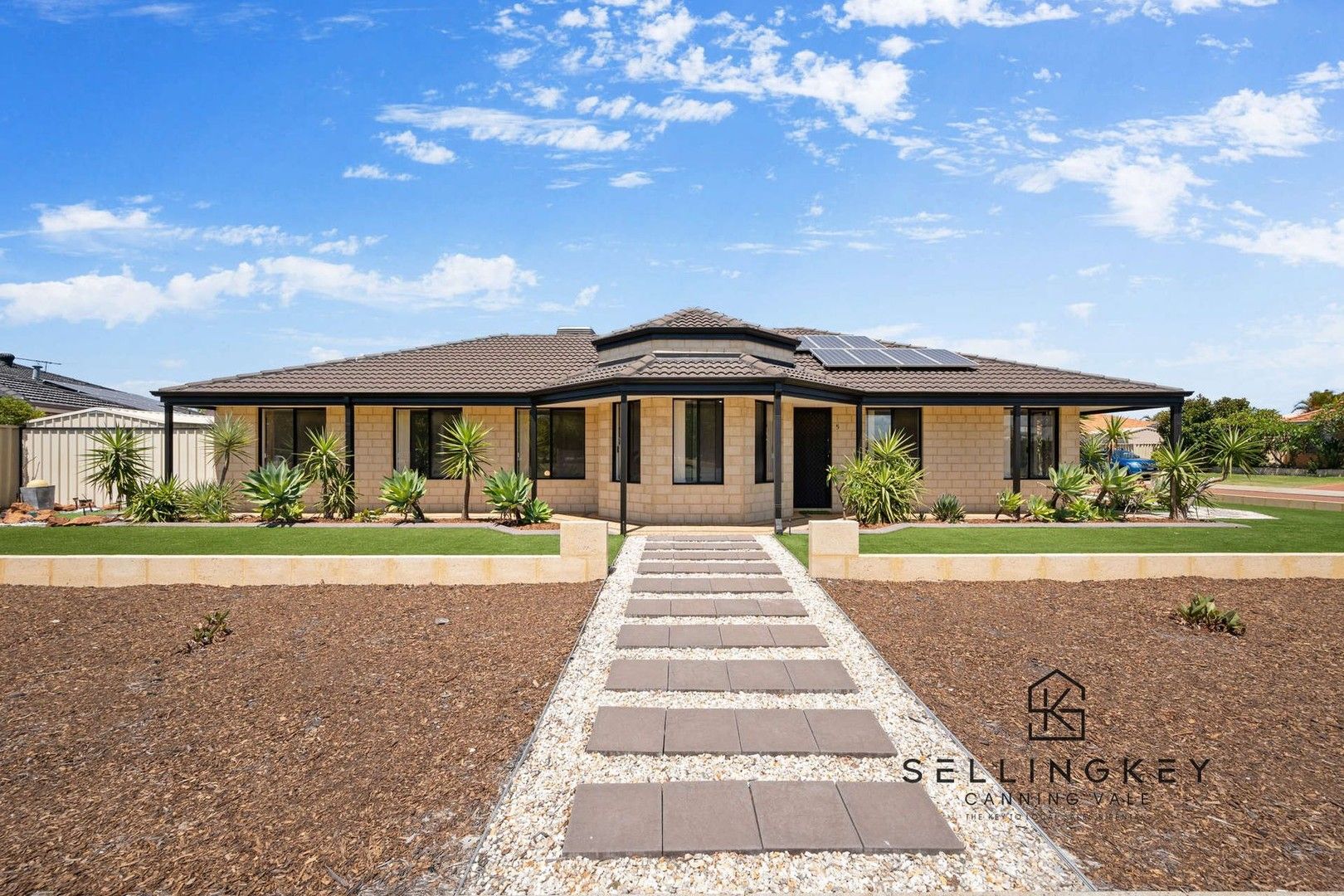 4 bedrooms House in 5 Hokin Way CANNING VALE WA, 6155