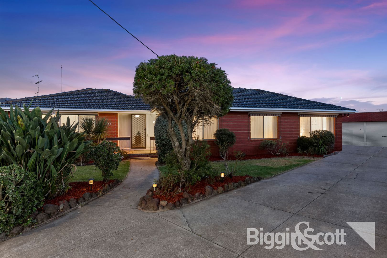 24 Sovereign Way, Avondale Heights VIC 3034, Image 1