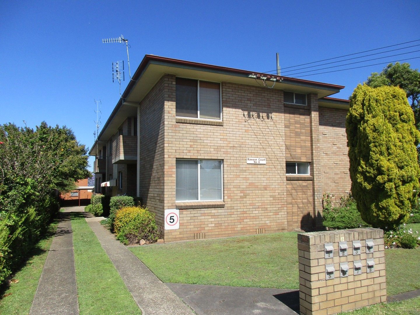 2 bedrooms Apartment / Unit / Flat in 6/4 Milson Street CHARLESTOWN NSW, 2290
