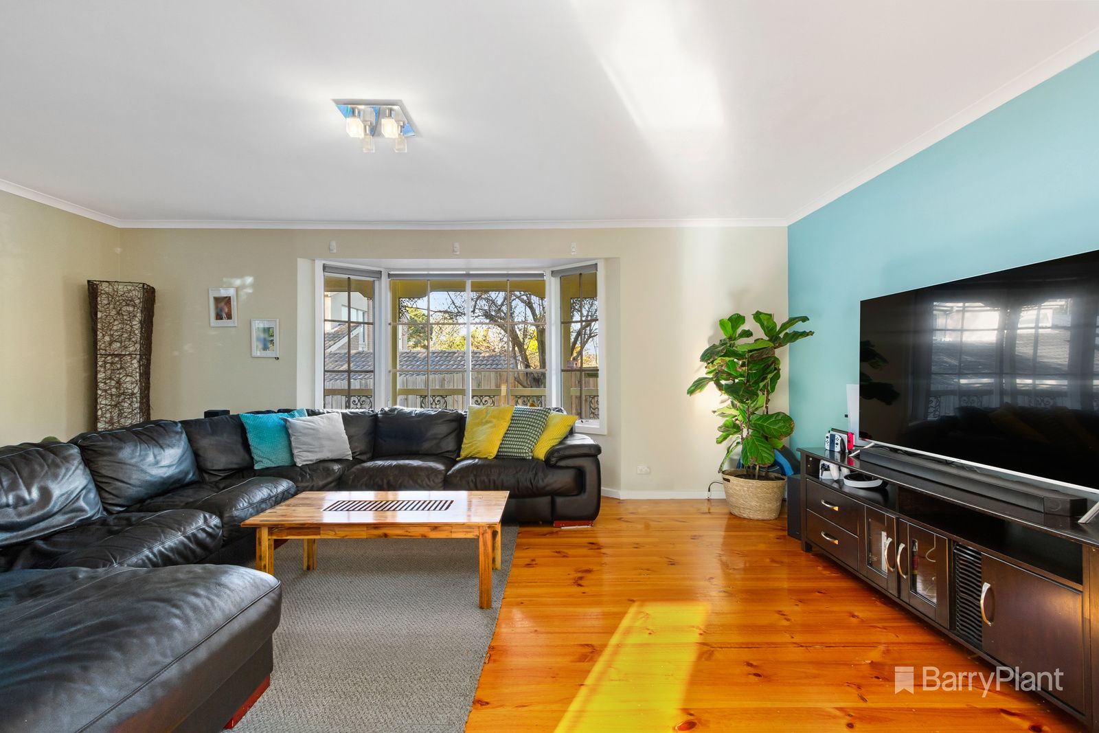 8 Harewood Close, Boronia VIC 3155, Image 2