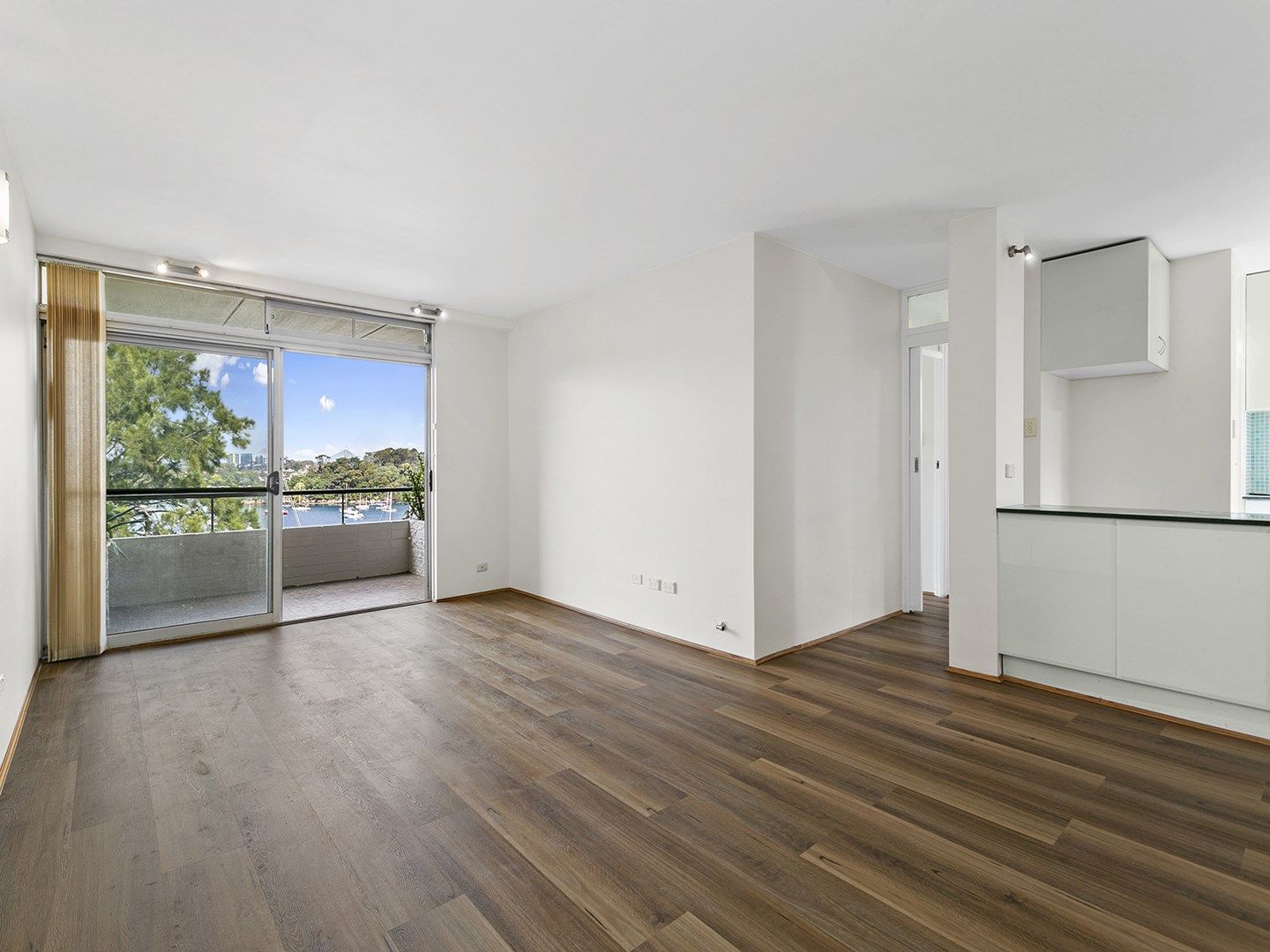 2 bedrooms Apartment / Unit / Flat in 1/9 Commodore Crescent MCMAHONS POINT NSW, 2060