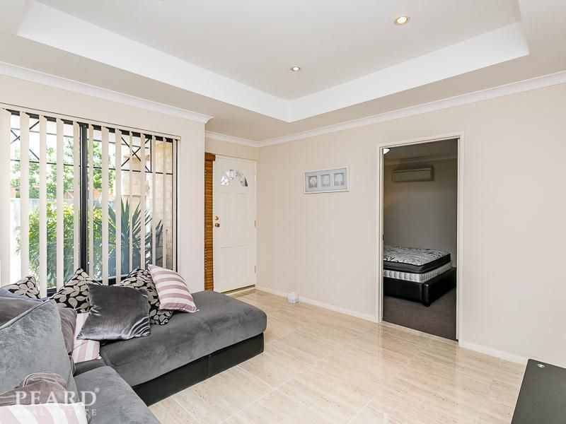 2/33 St Marks Drive, Hillarys WA 6025, Image 2