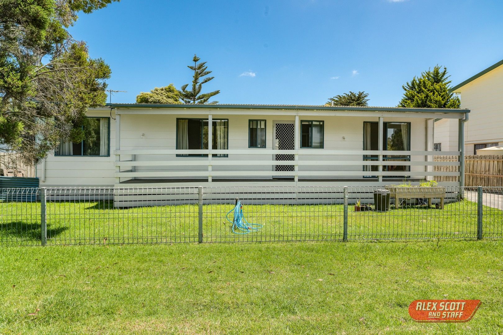 4 bedrooms House in 20 Raywood Avenue COWES VIC, 3922