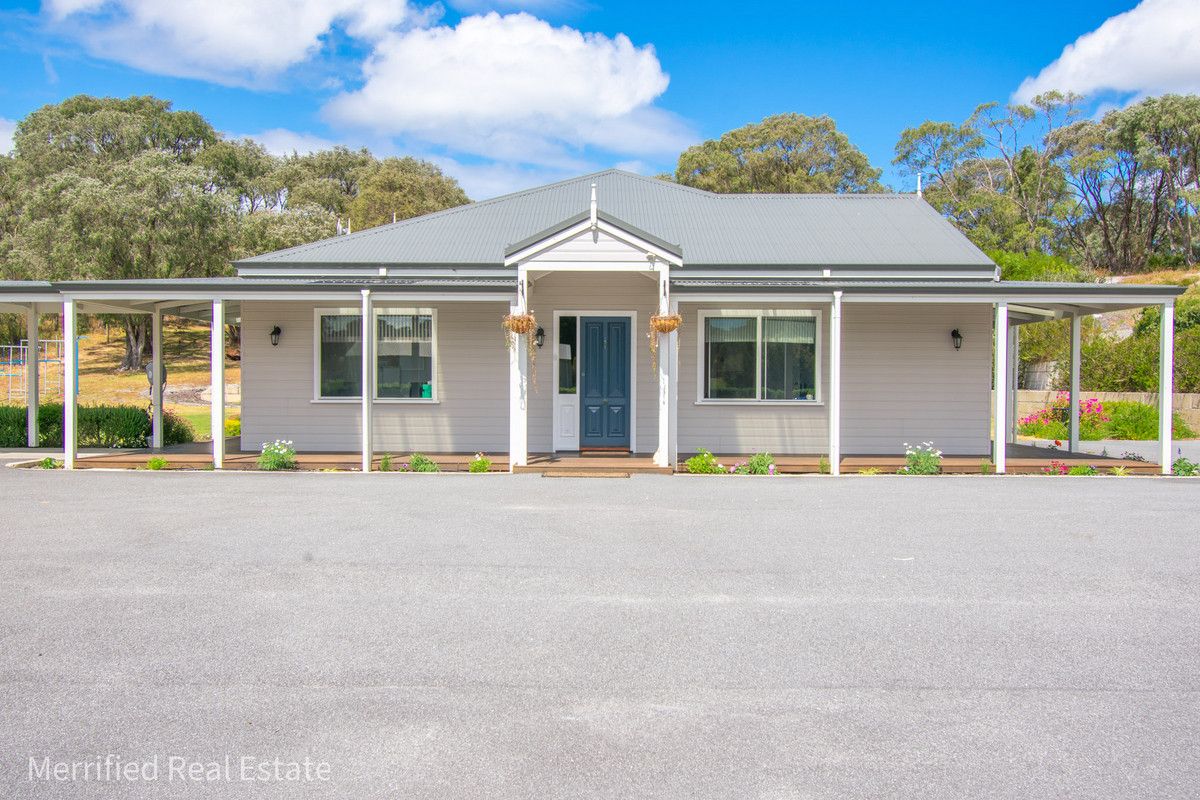 4 bedrooms House in 102 Princess Avenue ROBINSON WA, 6330