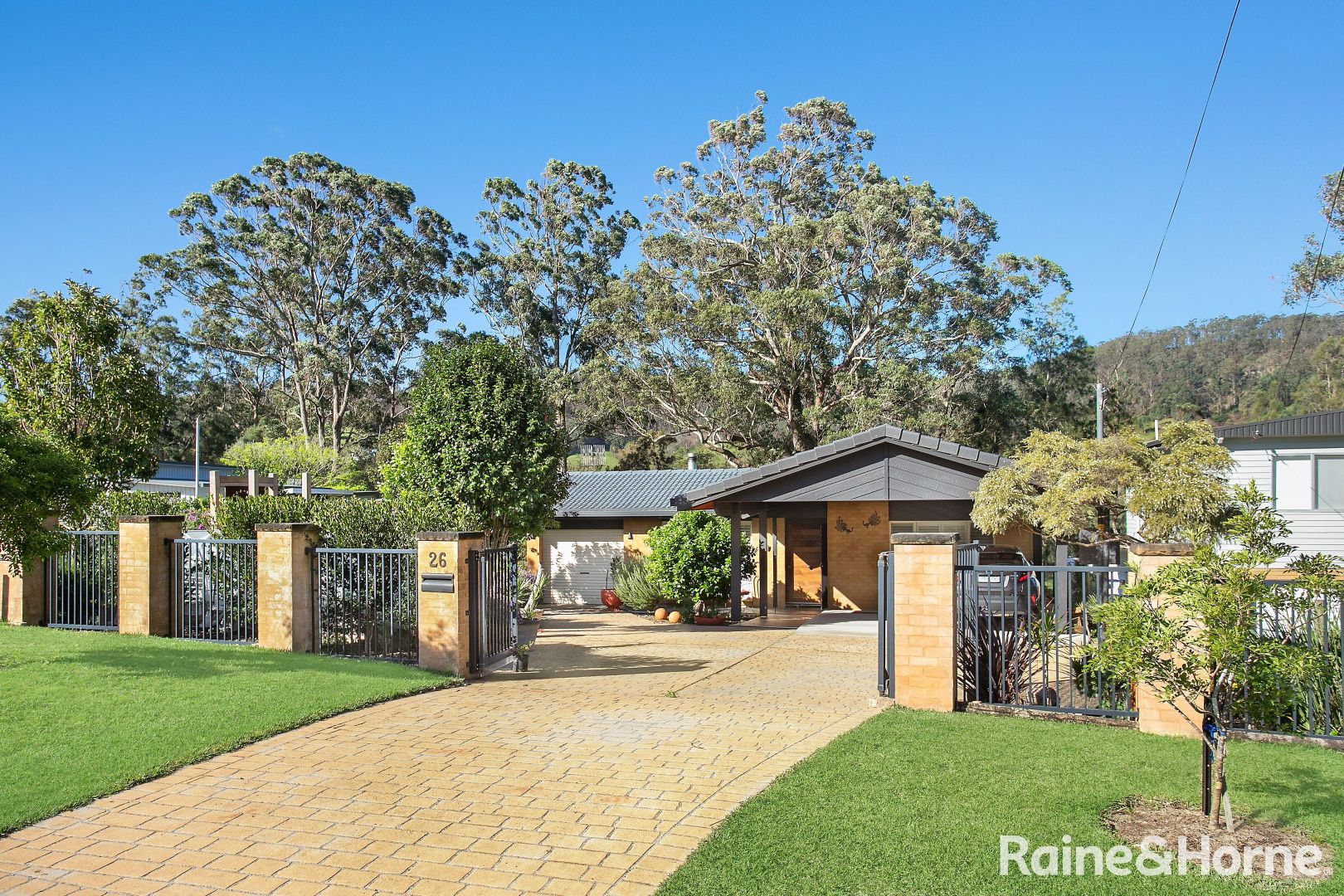 26 Anglers Parade, Fishermans Paradise Property History & Address