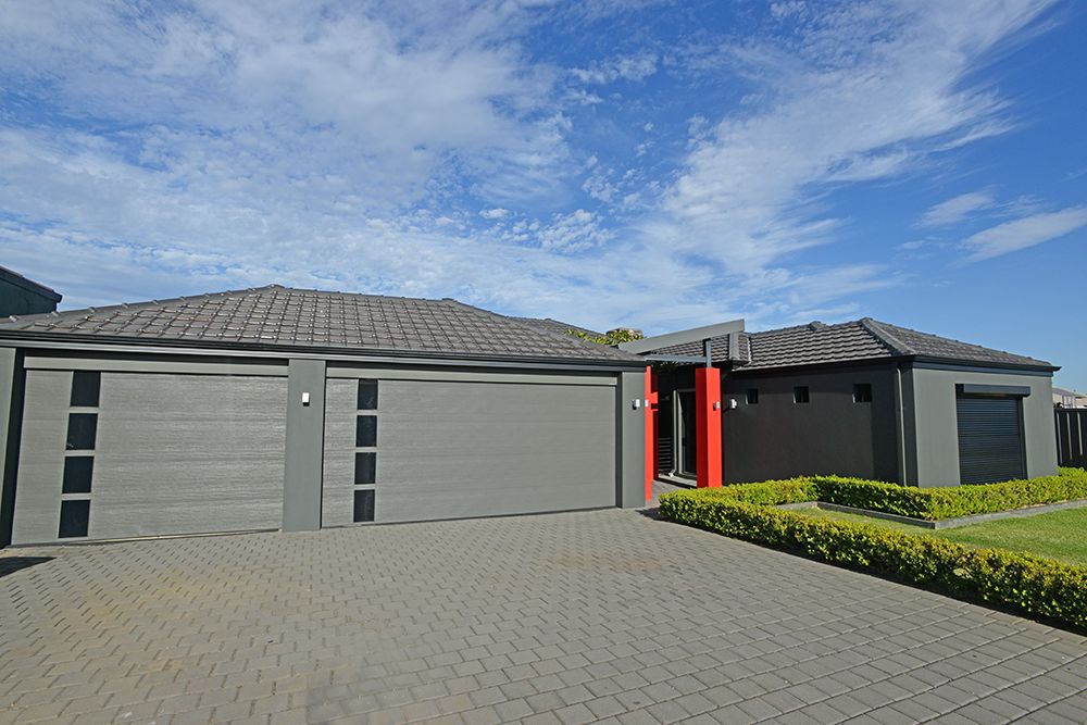 4 bedrooms House in 2 Carbine Way LAKE COOGEE WA, 6166