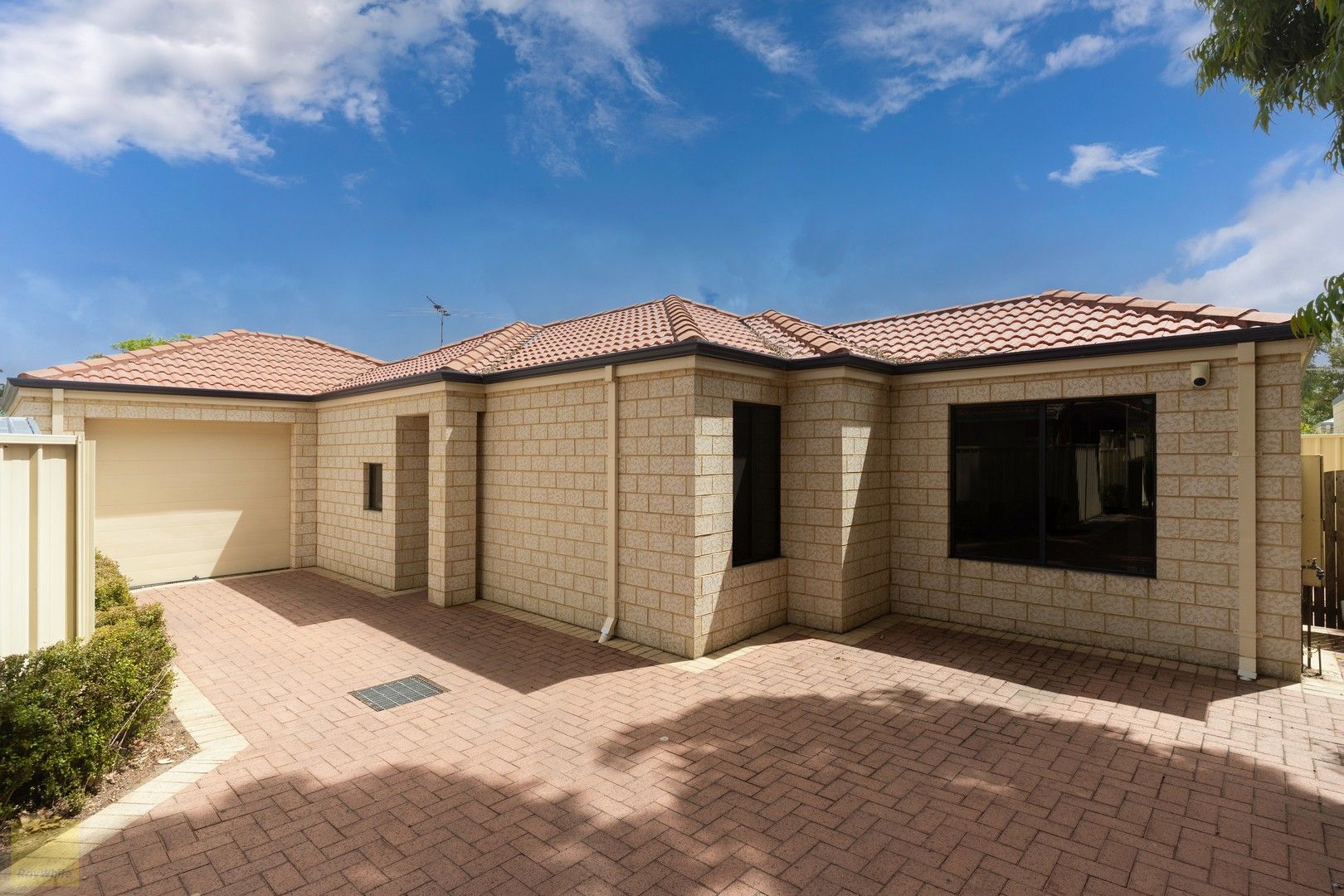 3 bedrooms Villa in 5A Chailey Place BALGA WA, 6061