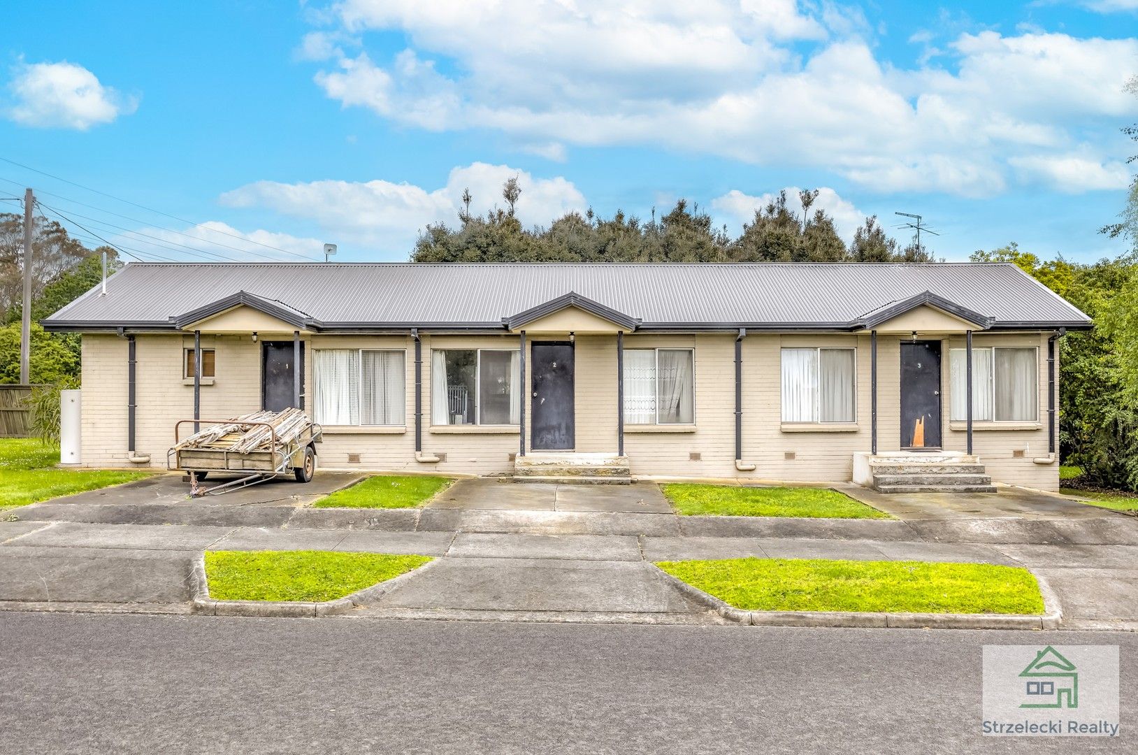 4 bedrooms Block of Units in 1-3/140 Waterloo Rd MOE VIC, 3825