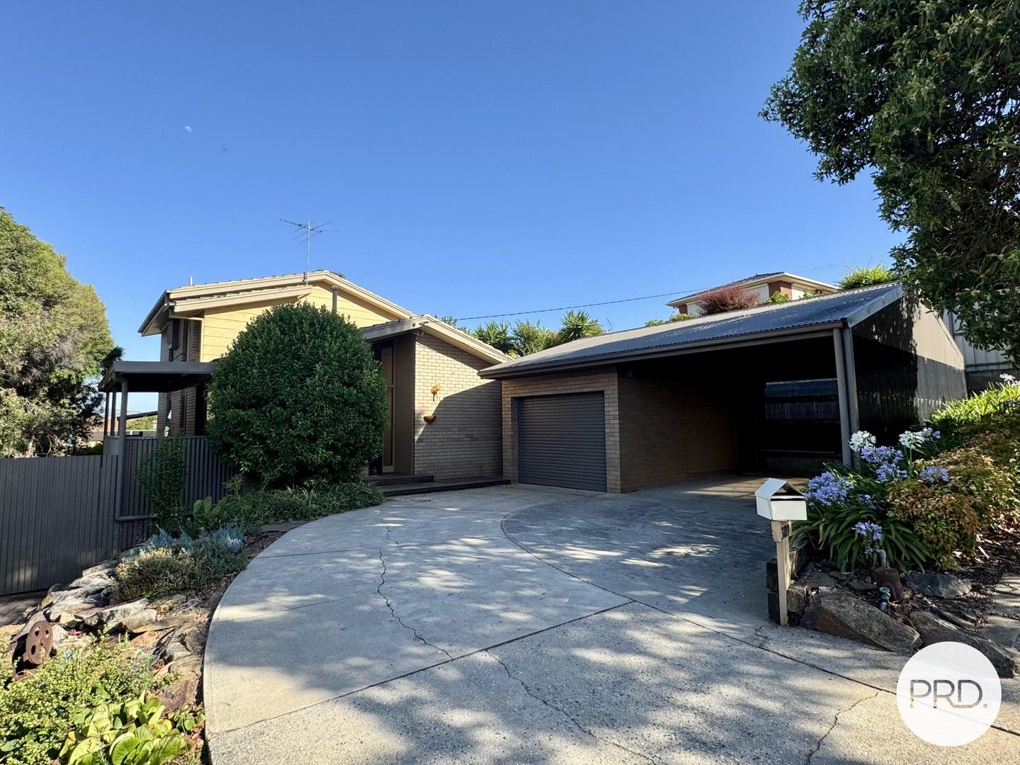 4 bedrooms House in 389 Paul Avenue LAVINGTON NSW, 2641