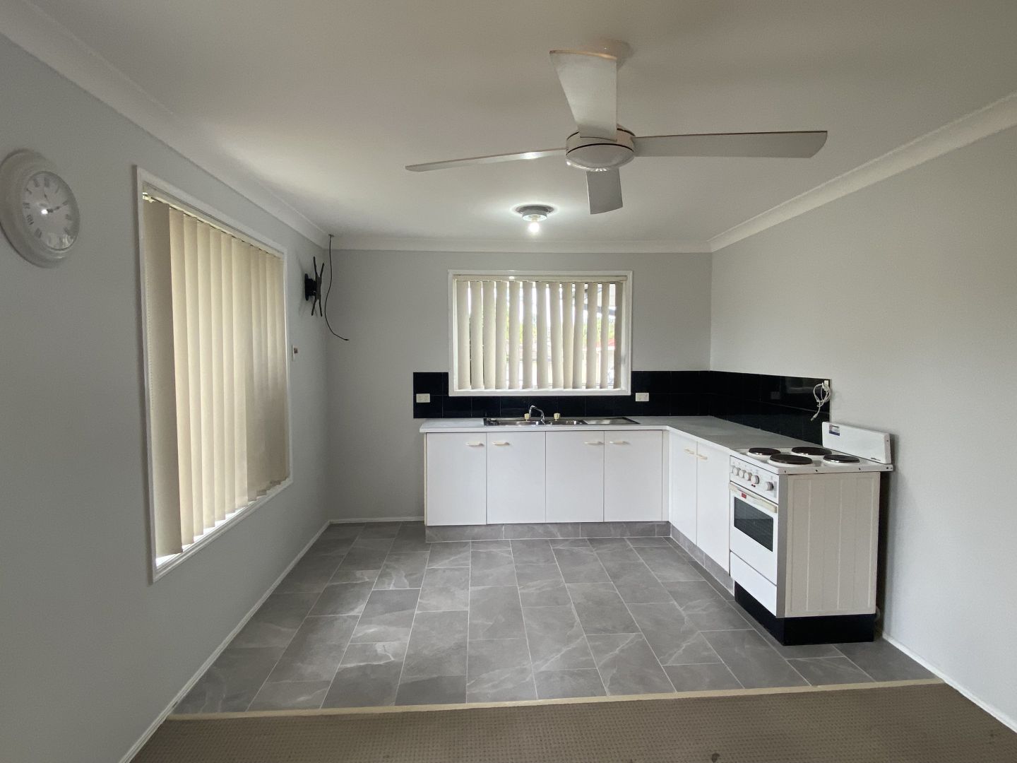 1 Sharne Court (Granny Flat), Carrara QLD 4211, Image 2