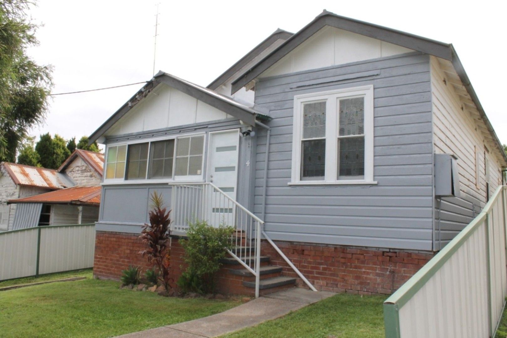 3 bedrooms House in 4 Walter Street BELMONT NSW, 2280