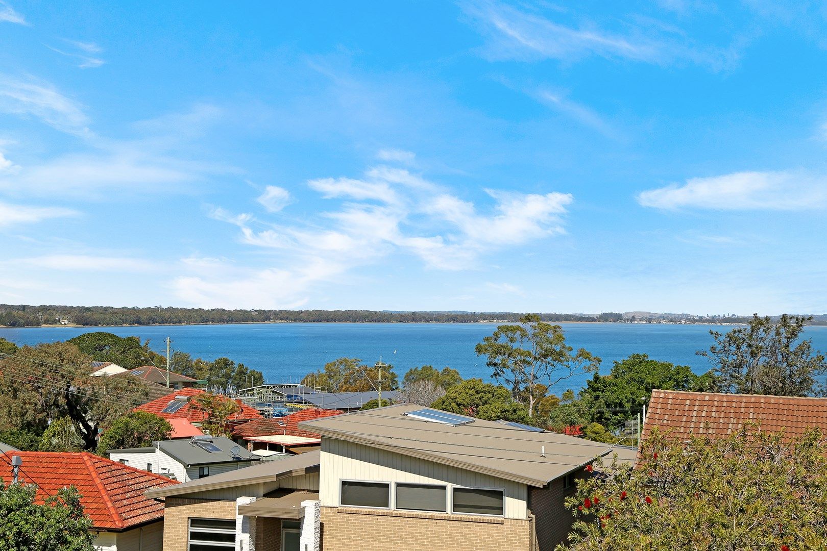 62 Grand View Parade, Lake Heights NSW 2502, Image 0