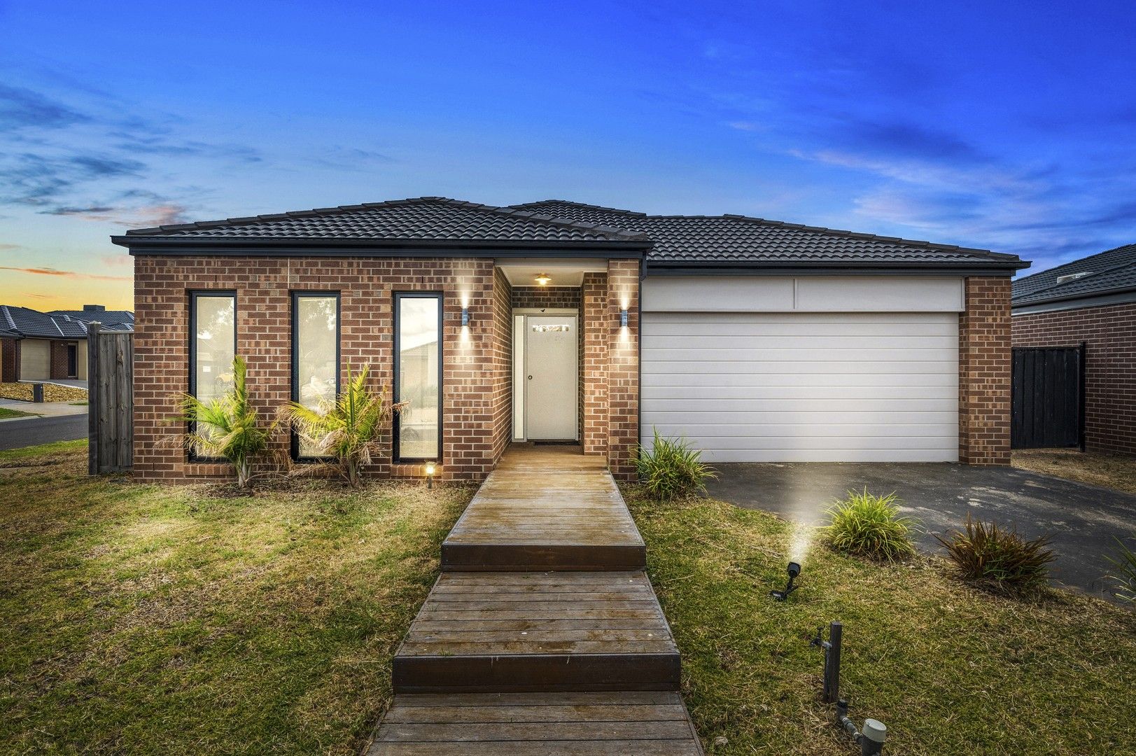 4 bedrooms House in 21 Leyana Crescent BROOKFIELD VIC, 3338