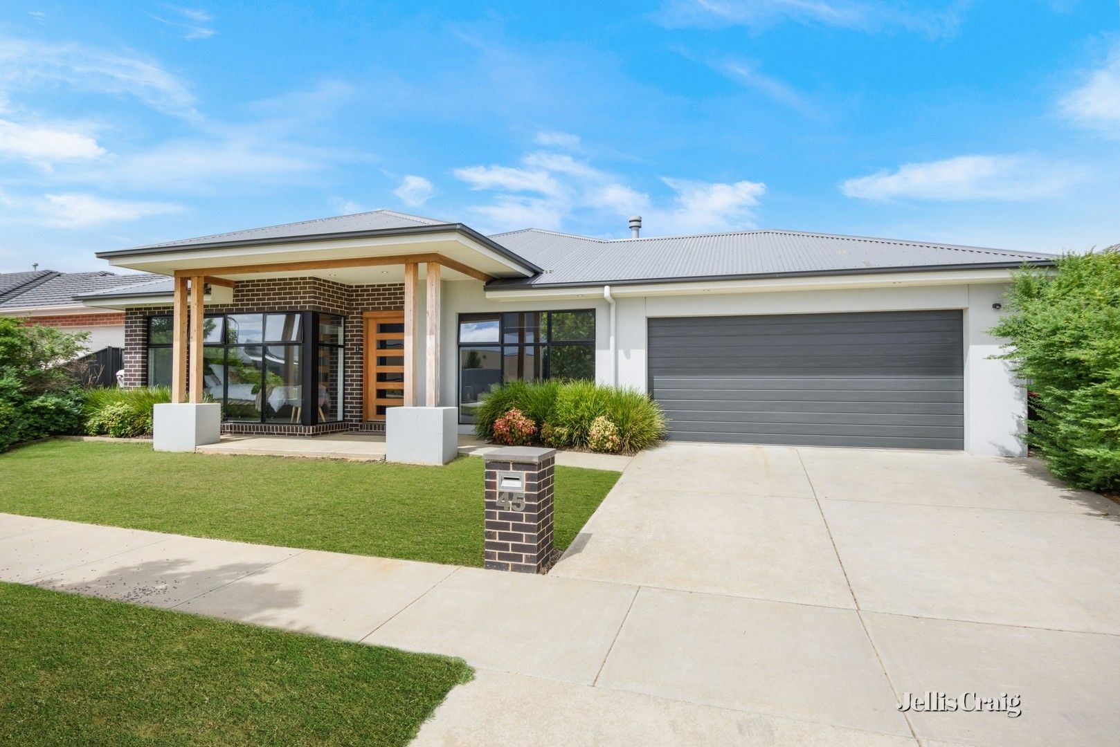 4 bedrooms House in 45 O'Shannassy Parade LUCAS VIC, 3350