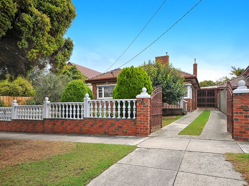 38 Upland Road, Strathmore VIC 3041